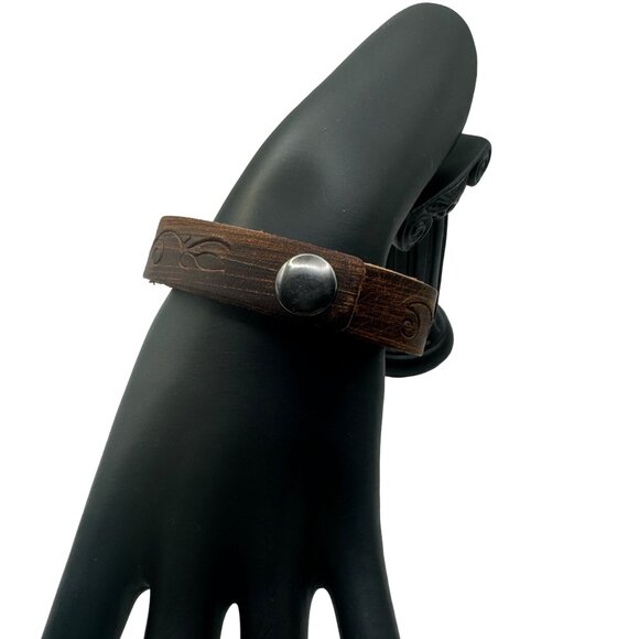 Handcrafted Brown Leather Bracelet With Embossed Floral Design & Snap Closure - Picture 3 of 5